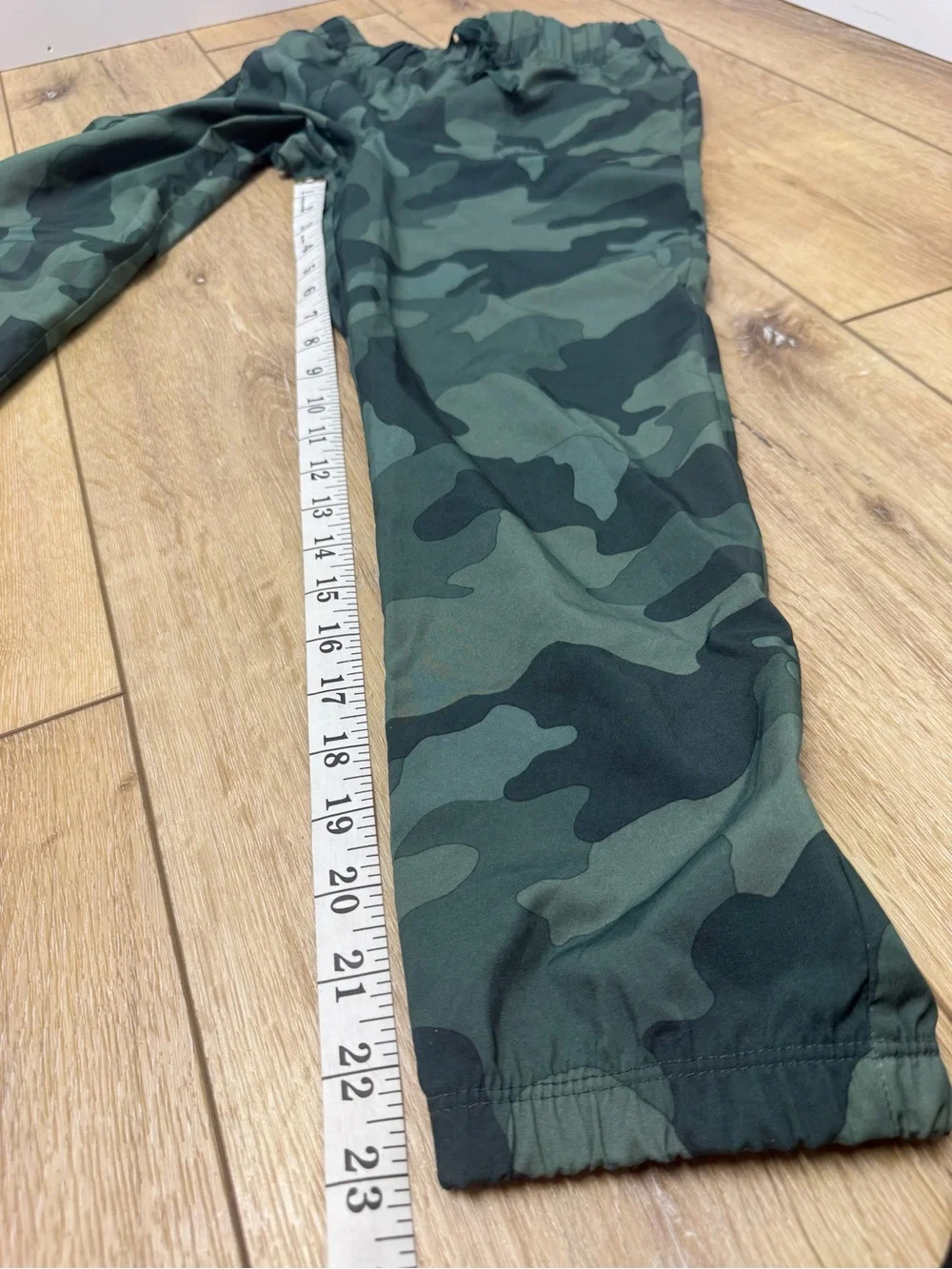 Old Navy Kids Green Camo Joggers Girls L 10-12 Like New Stretchtech